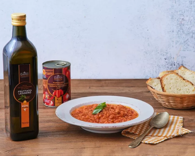 Pasta al pomodoro ricetta